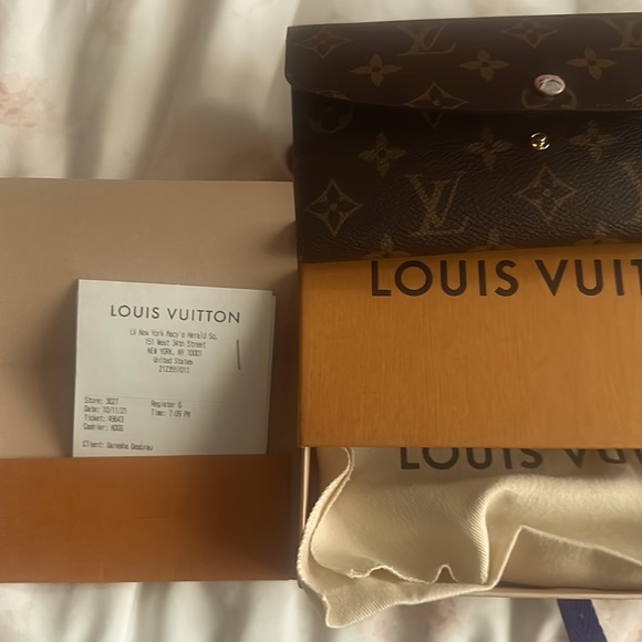 Louis Vuitton (Authentic Emilie wallet) (receipt in pictures) - Picture 8 of 9